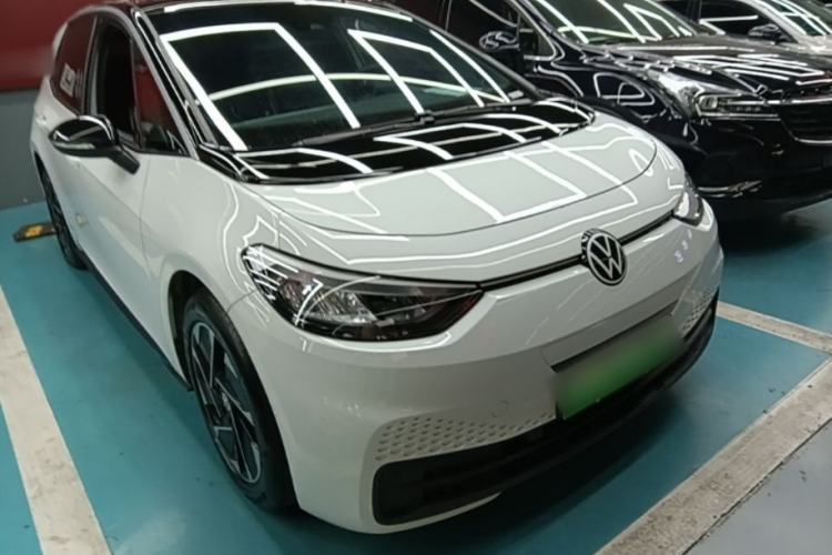 Used Volkswagen ID.3 2025 Smart Edition Outstanding Model Front Right 45 Deg