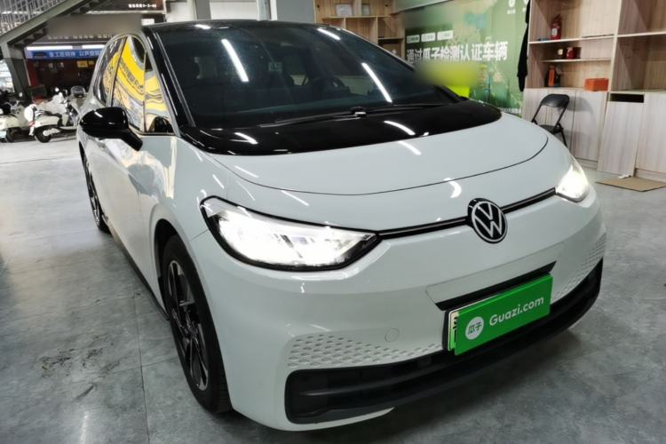 Used Volkswagen ID.3 2025 Smart Version Pure & Intelligent Enjoyment Edition Front Right 45 Deg