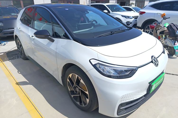 Used Volkswagen ID.3 2025 Smart Edition Outstanding Model Front Right 45 Deg