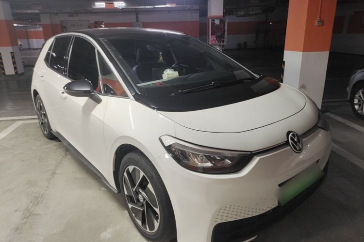 Used Volkswagen ID.3 2025 Smart Version Pure & Intelligent Enjoyment Edition Front Right 45 Deg