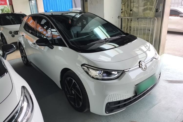 Used Volkswagen ID.3 2025 Smart Edition Ultra-Intelligent Oxygen Version Front Right 45 Deg