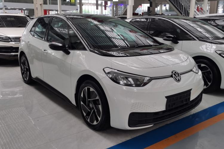 Used Volkswagen ID.3 2025 Smart Edition Outstanding Model Front Right 45 Deg