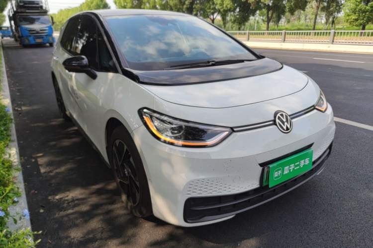 Used Volkswagen ID.3 2025 Smart Edition Ultra-Intelligent Version Front Right 45 Deg