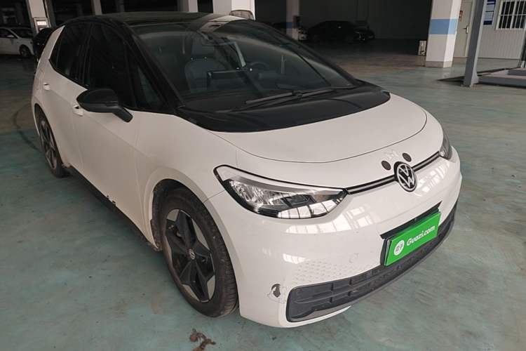 Used Volkswagen ID.3 2025 Revised Version Smart Edition Outstanding Grade Front Right 45 Deg