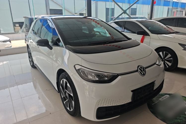 Used Volkswagen ID.3 2025 Smart Model Outstanding Oxygen Edition Front Right 45 Deg