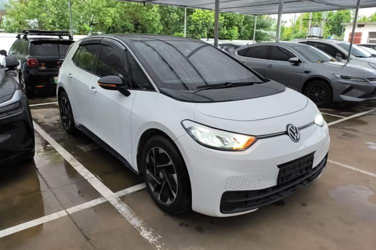 Used Volkswagen ID.3 2025 Smart Version Pure & Intelligent Enjoyment Edition Front Right 45 Deg