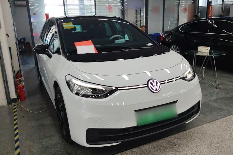 Used Volkswagen ID.3 2025 Smart Model Outstanding Oxygen Edition Front Right 45 Deg