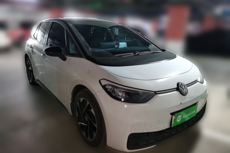 Used Volkswagen ID.3 2025 Smart Edition Outstanding Model Front Right 45 Deg