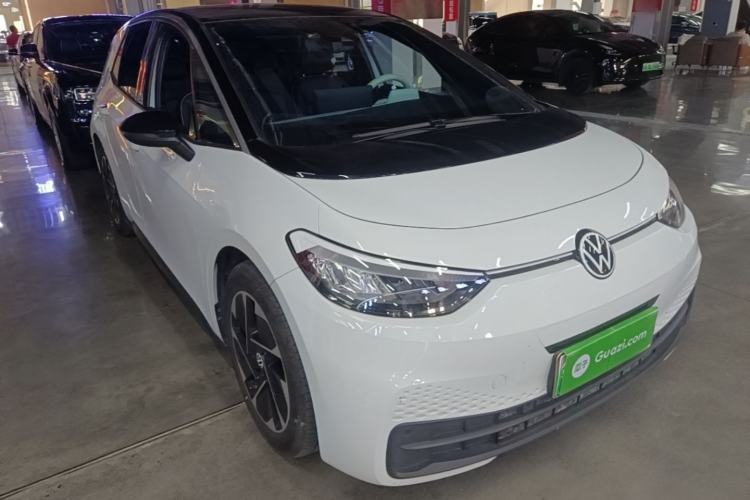 Used Volkswagen ID.3 2025 Smart Model Outstanding Oxygen Edition Front Right 45 Deg