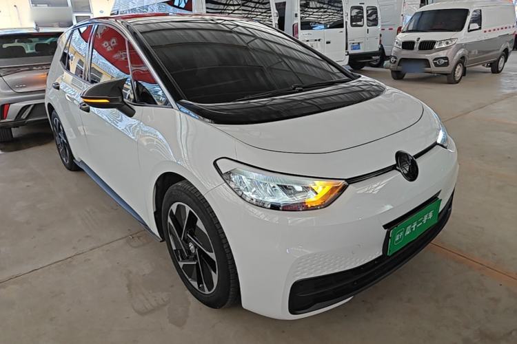 Used Volkswagen ID.3 2025 Smart Edition Outstanding Model Front Right 45 Deg