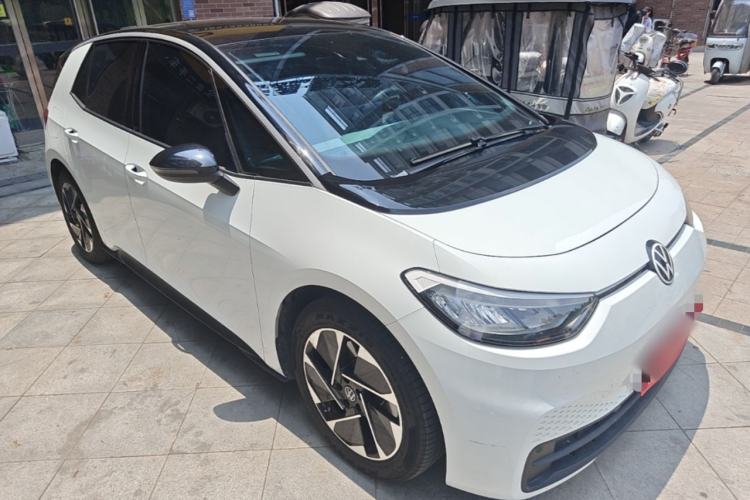 Used Volkswagen ID.3 2025 Smart Model Outstanding Oxygen Edition Front Right 45 Deg