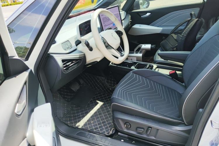Used Volkswagen ID.3 2025 Smart Model Outstanding Oxygen Edition Interior 1