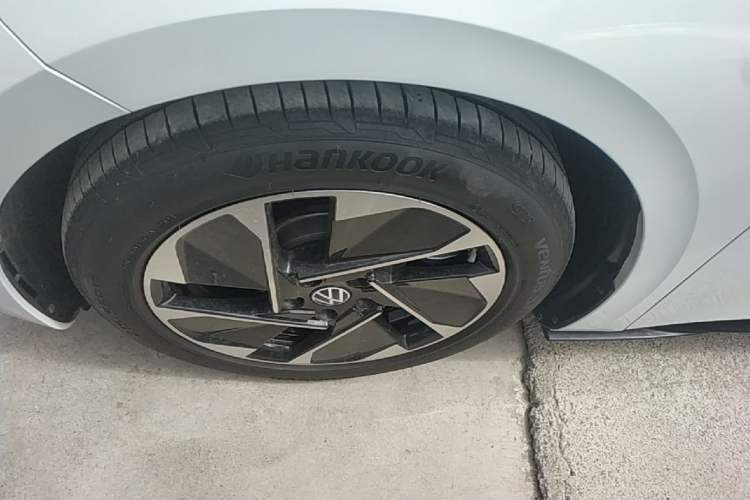 Used Volkswagen ID.3 2025 Smart Edition Outstanding Model Left Front Wheel Hub