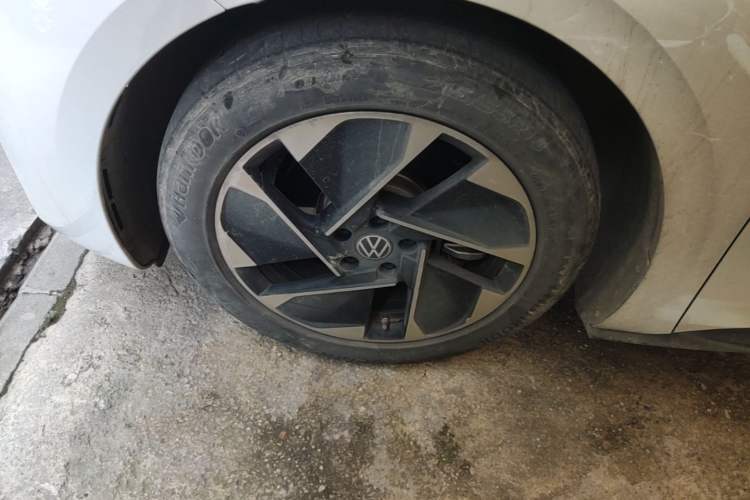 Used Volkswagen ID.3 2025 Smart Edition Outstanding Model Left Front Wheel Hub