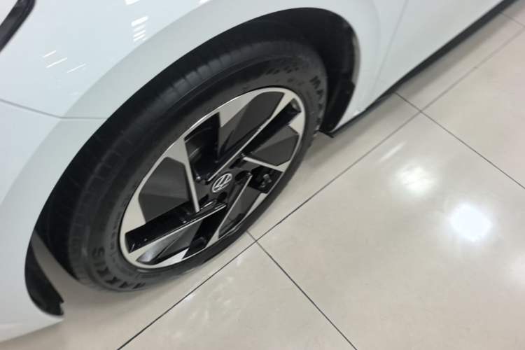 Used Volkswagen ID.3 2025 Smart Edition Outstanding Model Left Front Wheel Hub