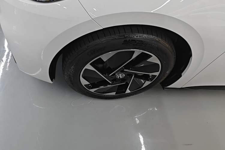 Used Volkswagen ID.3 2025 Smart Edition Outstanding Model Left Front Wheel Hub