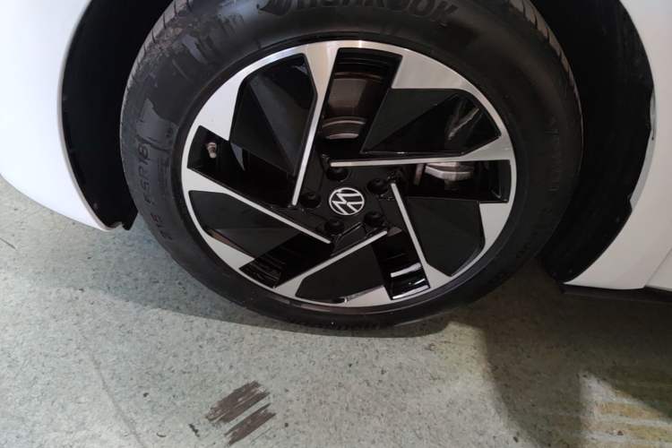 Used Volkswagen ID.3 2025 Smart Edition Outstanding Model Left Front Wheel Hub
