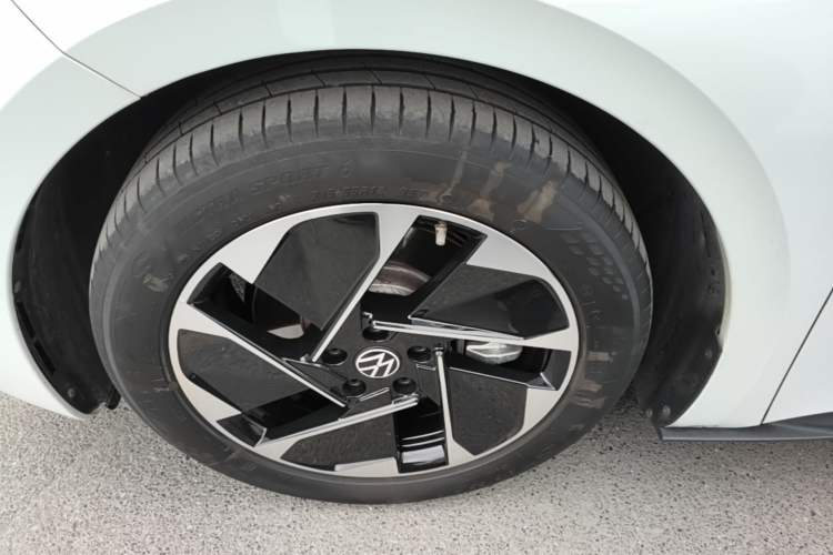 Used Volkswagen ID.3 2025 Smart Edition Outstanding Model Left Front Wheel Hub