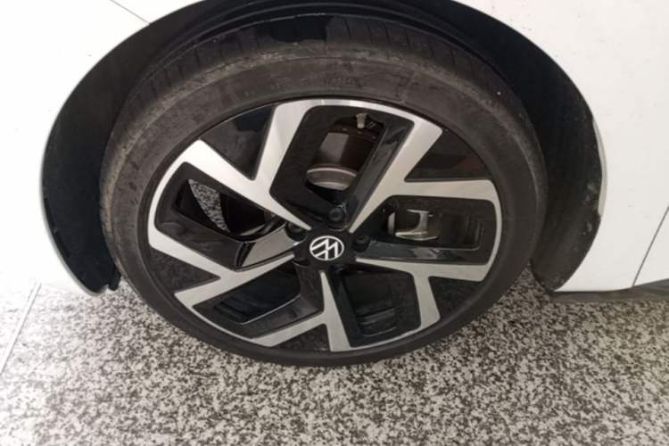 Used Volkswagen ID.3 2025 Smart Edition Outstanding Model Left Front Wheel Hub