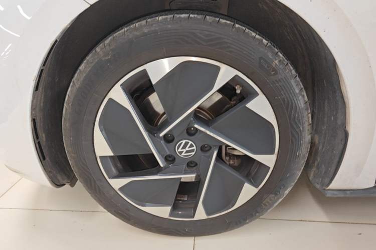 Used Volkswagen ID.3 2025 Smart Edition Outstanding Model Left Front Wheel Hub