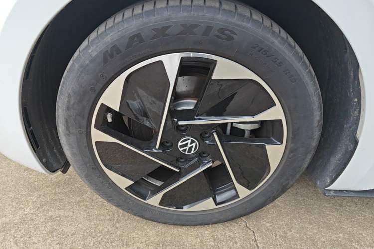 Used Volkswagen ID.3 2025 Smart Edition Outstanding Model Left Front Wheel Hub