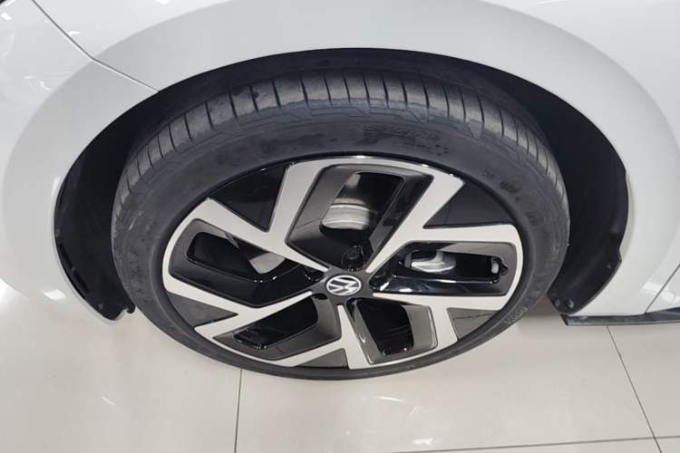 Used Volkswagen ID.3 2025 Smart Edition Outstanding Model Left Front Wheel Hub
