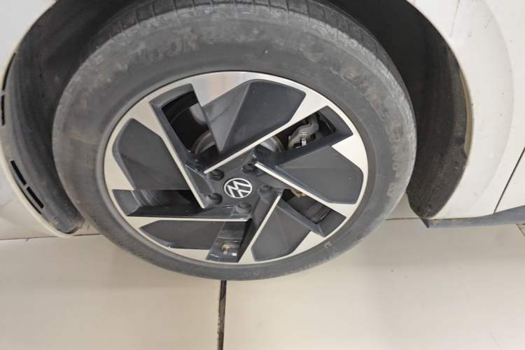 Used Volkswagen ID.3 2025 Smart Edition Outstanding Model Left Front Wheel Hub
