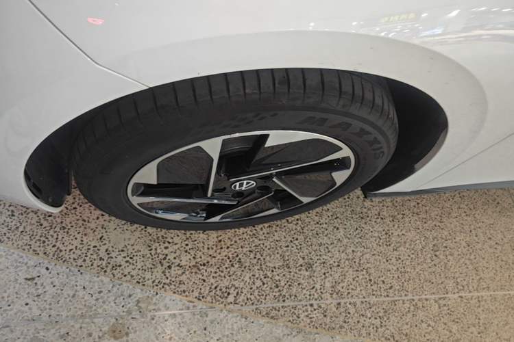 Used Volkswagen ID.3 2025 Smart Edition Outstanding Model Left Front Wheel Hub