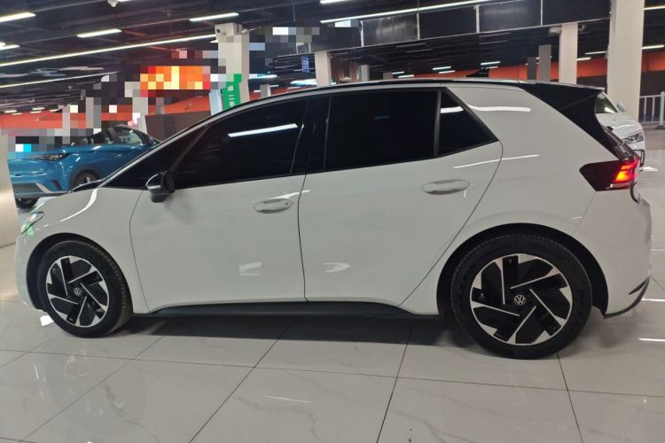 Used Volkswagen ID.3 2025 Smart Model Outstanding Oxygen Edition Left Side