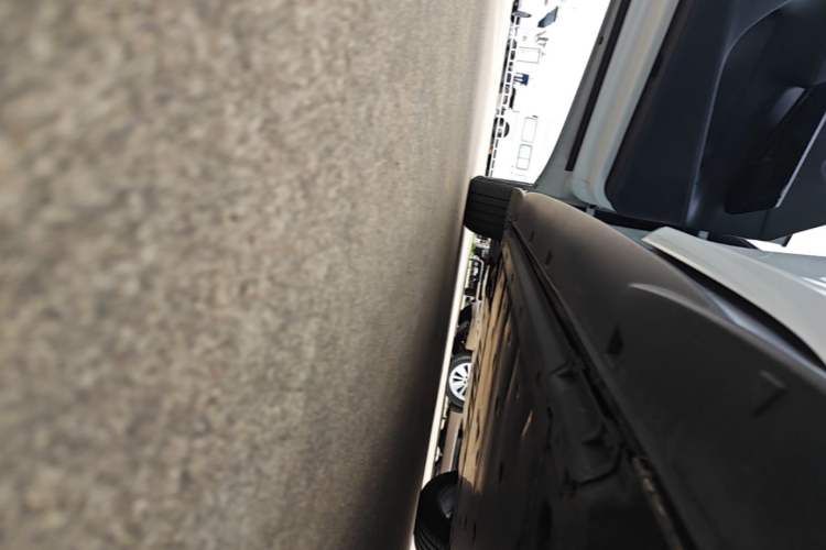 Used Volkswagen ID.3 2025 Smart Edition Outstanding Model Left Side Sill