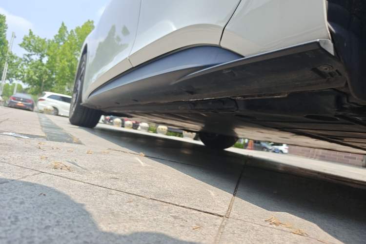 Used Volkswagen ID.3 2025 Smart Model Outstanding Oxygen Edition Left Side Sill