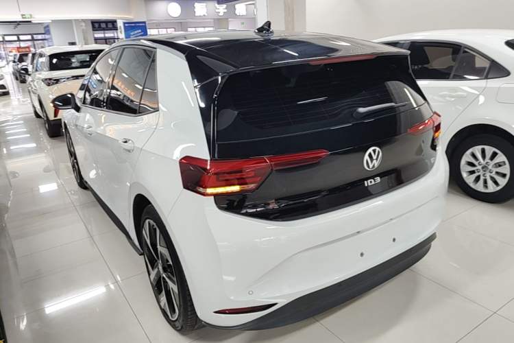 Used Volkswagen ID.3 2025 Smart Edition Outstanding Model Rear Left 45 Deg