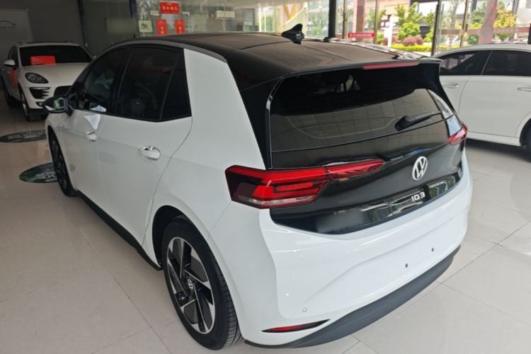 Used Volkswagen ID.3 2025 Smart Model Outstanding Oxygen Edition Rear Left 45 Deg
