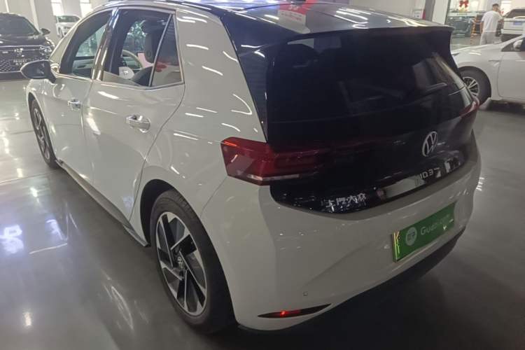 Used Volkswagen ID.3 2025 Smart Model Outstanding Oxygen Edition Rear Left 45 Deg