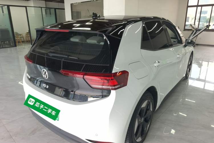 Used Volkswagen ID.3 2025 Revised Version Smart Edition Outstanding Grade Rear Right 45 Deg
