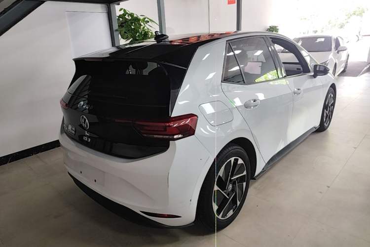 Used Volkswagen ID.3 2025 Smart Edition Ultra-Intelligent Version Rear Right 45 Deg