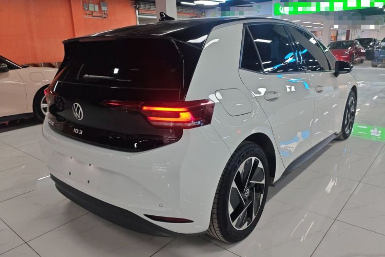 Used Volkswagen ID.3 2025 Smart Model Outstanding Oxygen Edition Rear Right 45 Deg