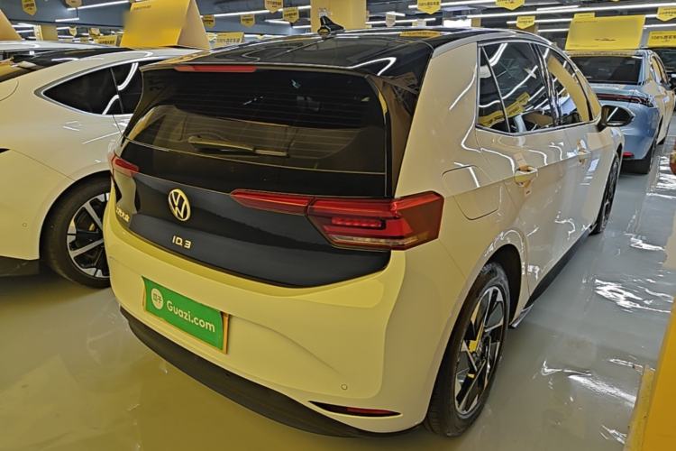 Used Volkswagen ID.3 2025 Smart Edition Outstanding Model Rear Right 45 Deg