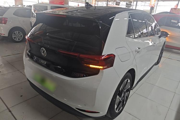 Used Volkswagen ID.3 2025 Smart Model Outstanding Oxygen Edition Rear Right 45 Deg