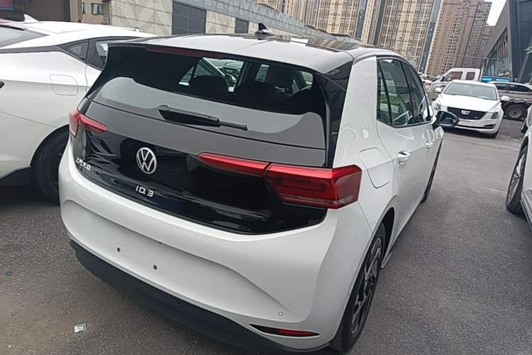 Used Volkswagen ID.3 2025 Smart Edition Ultra-Intelligent Version Rear Right 45 Deg