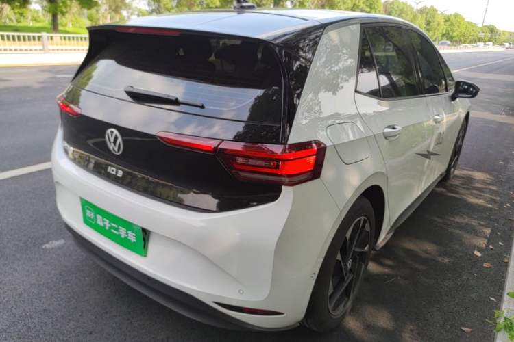 Used Volkswagen ID.3 2025 Smart Edition Ultra-Intelligent Version Rear Right 45 Deg