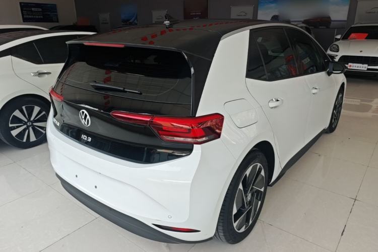Used Volkswagen ID.3 2025 Smart Model Outstanding Oxygen Edition Rear Right 45 Deg