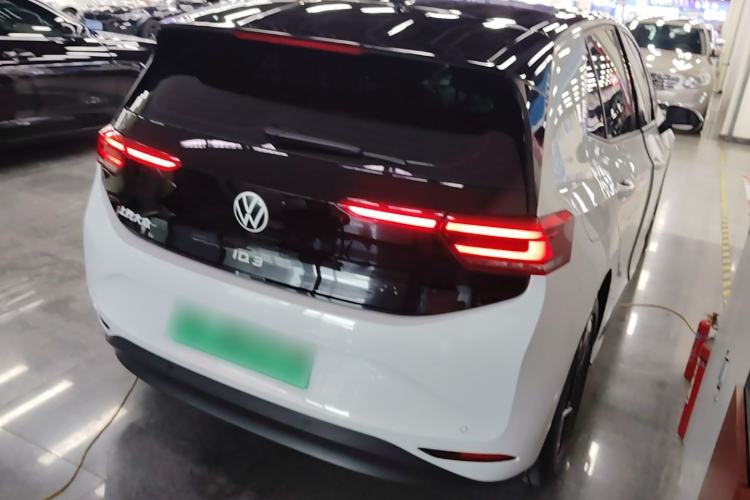 Used Volkswagen ID.3 2025 Smart Model Outstanding Oxygen Edition Rear Right 45 Deg
