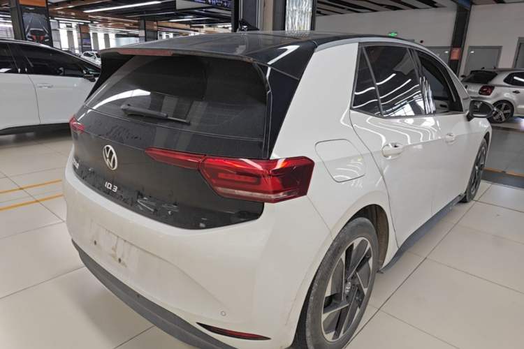 Used Volkswagen ID.3 2025 Smart Edition Outstanding Model Rear Right 45 Deg