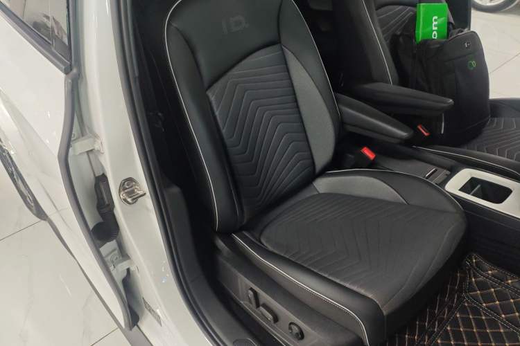 Used Volkswagen ID.3 2025 Smart Model Outstanding Oxygen Edition Right Front Seat