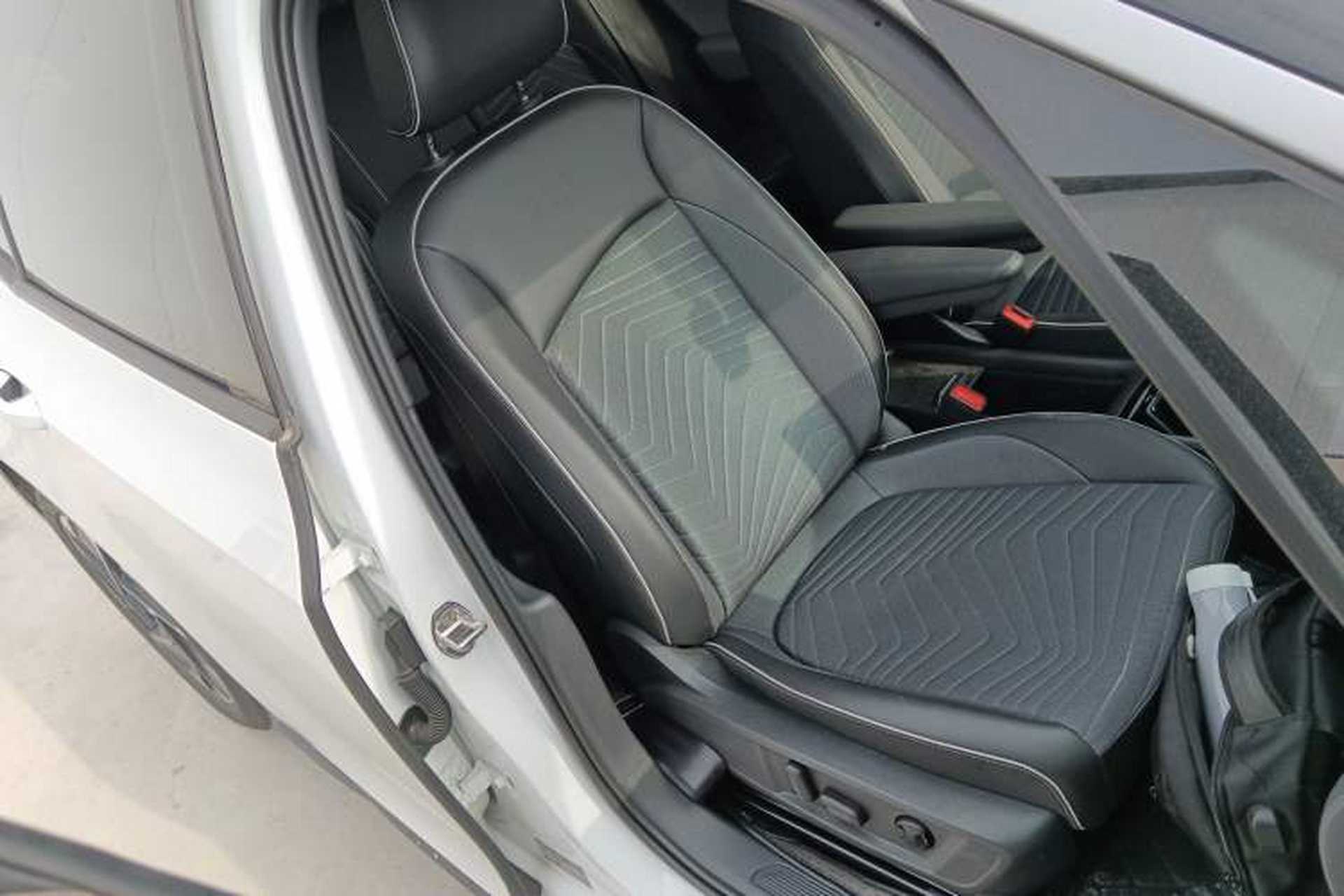Used Volkswagen ID.3 2025 Smart Model Outstanding Oxygen Edition Right Front Seat