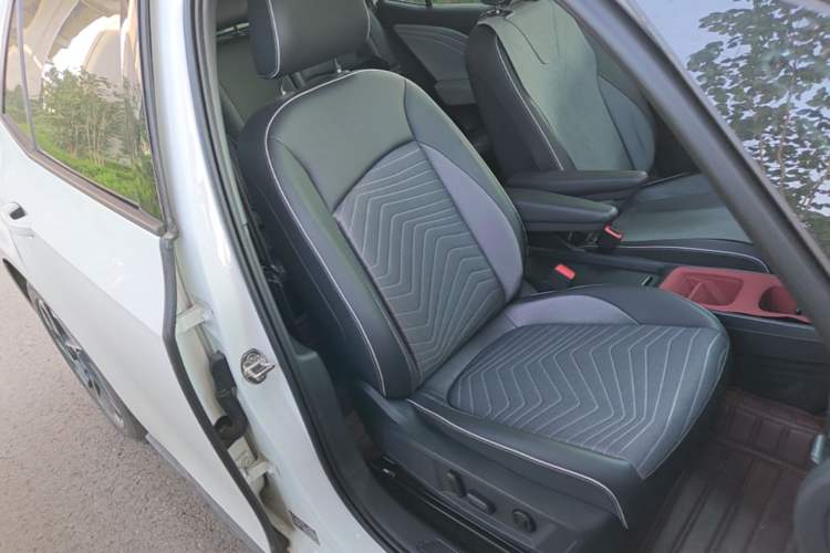 Used Volkswagen ID.3 2025 Smart Model Outstanding Oxygen Edition Right Front Seat
