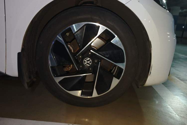 Used Volkswagen ID.3 2025 Smart Edition Outstanding Model Right Front Wheel Hub