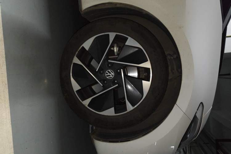 Used Volkswagen ID.3 2025 Smart Edition Outstanding Model Right Front Wheel Hub