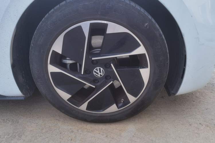 Used Volkswagen ID.3 2025 Smart Edition Outstanding Model Right Front Wheel Hub
